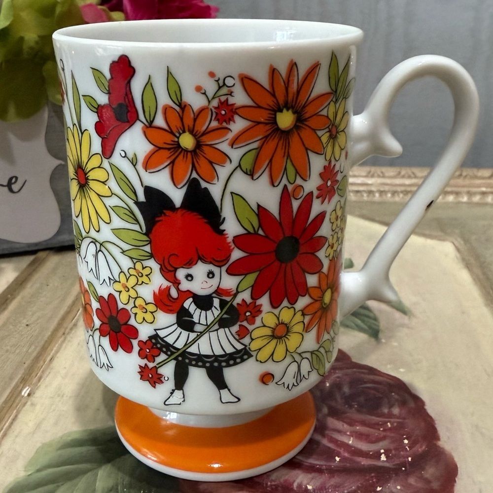 Vintage 70s Royal Crown Young Lovers Flower Power Mug Cup